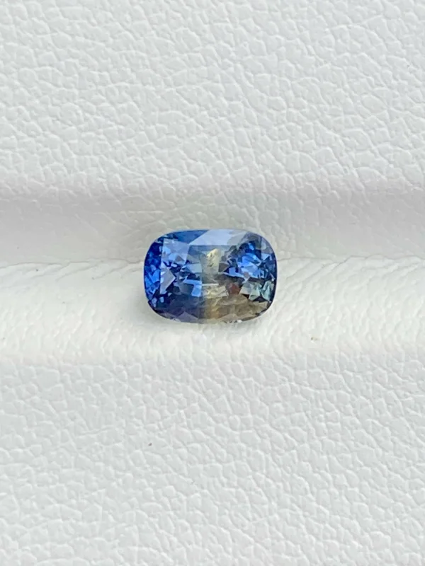 bi color sapphire 1.35ct