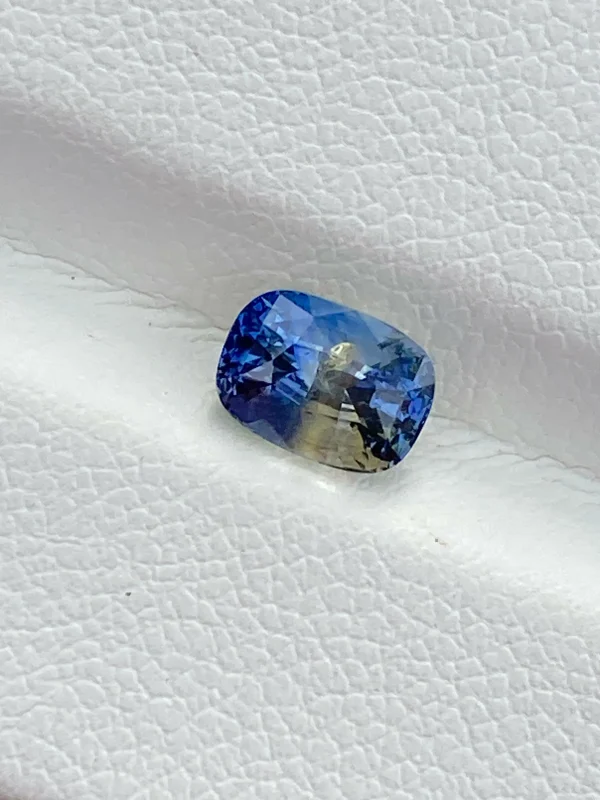 bi color sapphire 1.35ct