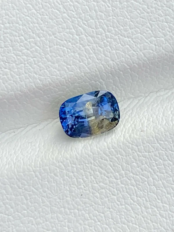 bi color sapphire 1.35ct