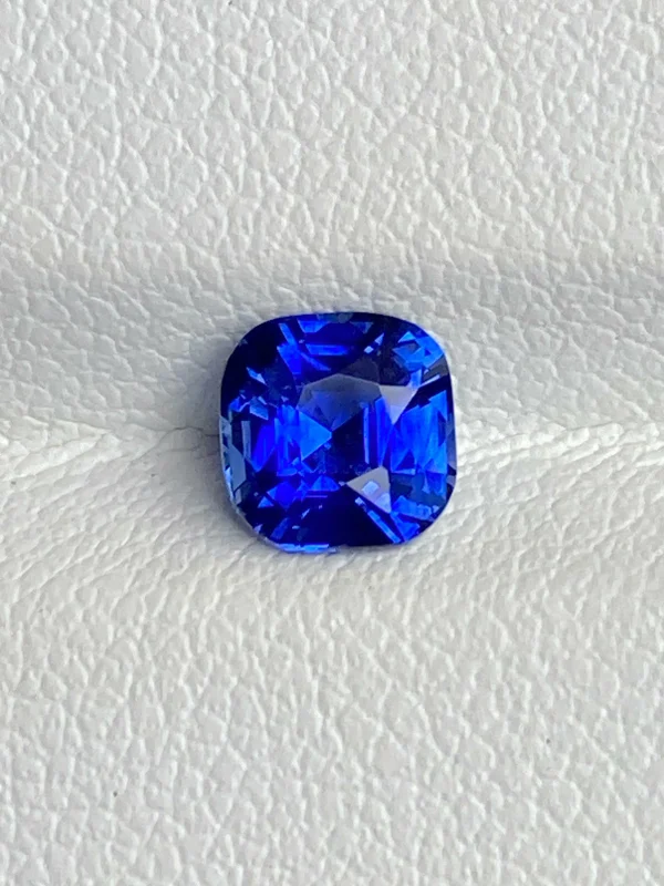 heated blue sapphire 1.14ct