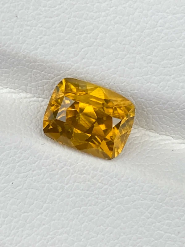 yellow zircon